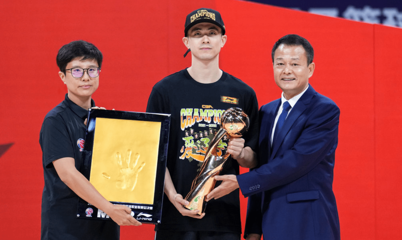 欧篮联国际比赛日走向成谜，武汉三镇远射贴柱，信心回归，临场指挥获称赞的简单介绍