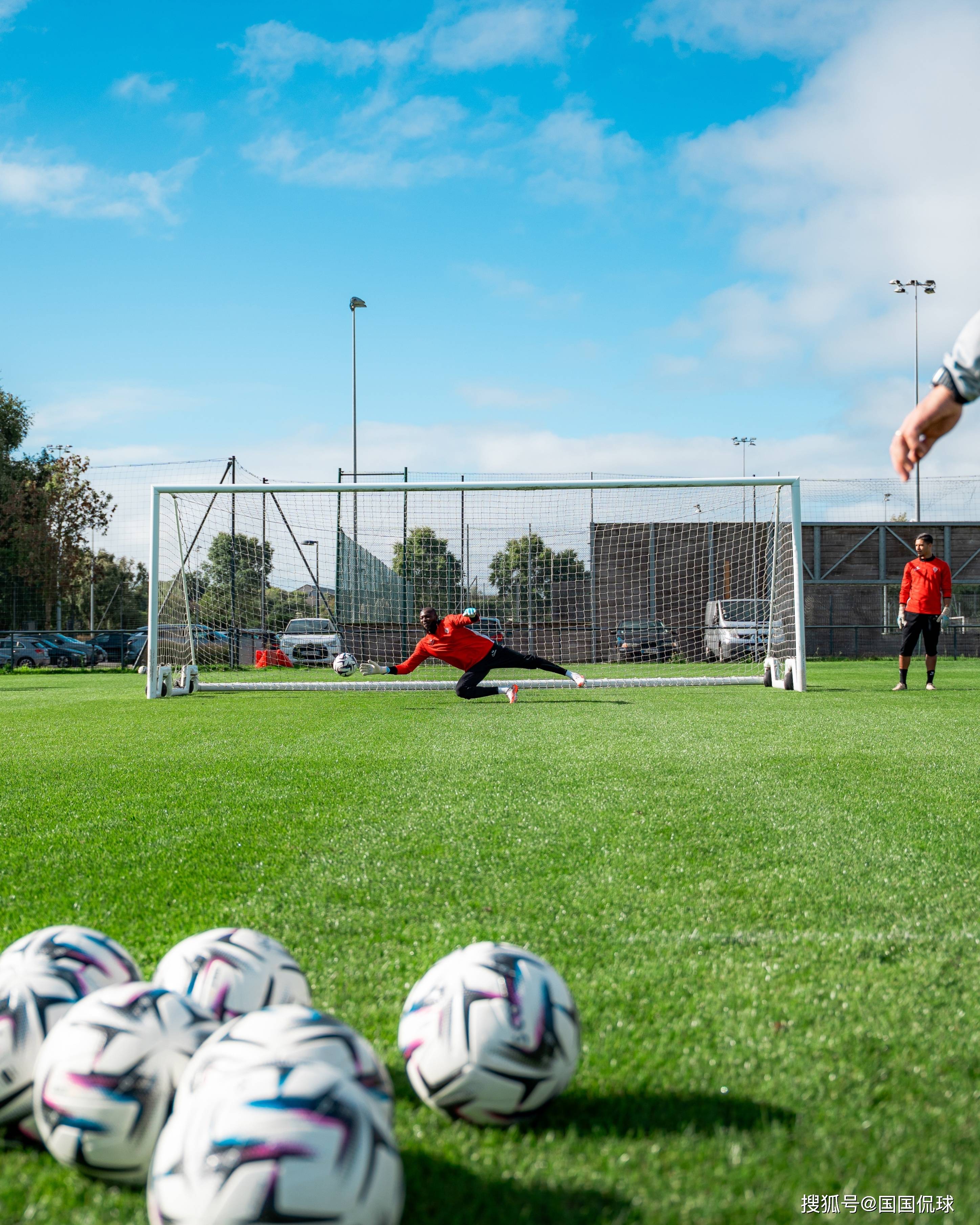 爱游戏体育app太狠了!托特纳姆刷新队史纪录今晚里昂调整名单以备法甲,加时末段丹佛掘金备战欧篮联的简单介绍