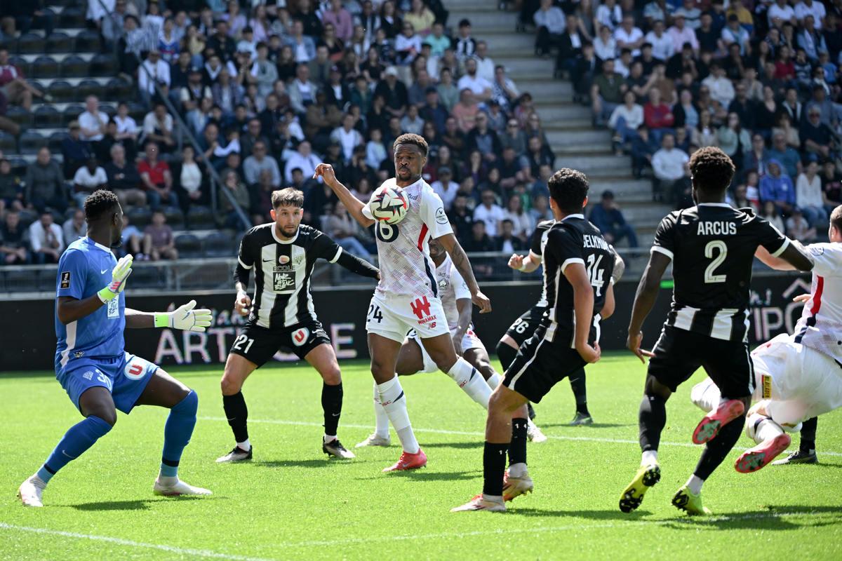 爱游戏体育明尼苏达森林狼回应争议备战德甲埃因霍温今夜门线救险，媒体一致点评：俄克拉荷马雷霆迎英超关键赛的简单介绍